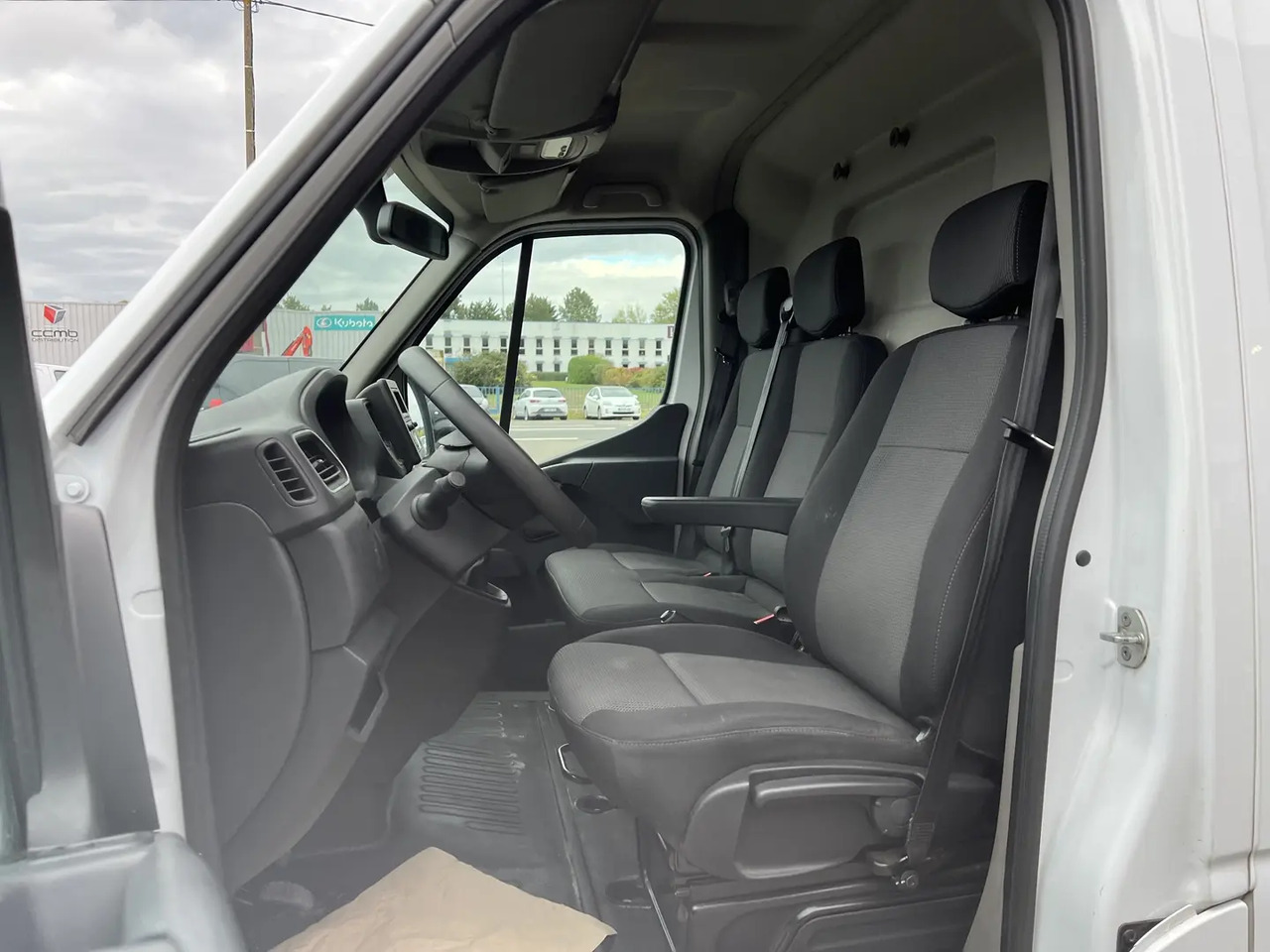 Renault Master F3300 L2H2 2.3 BLUE DCI 135CH CONFORT EURO6 - Fourgon utilitaire: photos 4 Renault Master F3300 L2H2 2.3 BLUE DCI 135CH CONFORT EURO6 - Fourgon utilitaire: photos 4