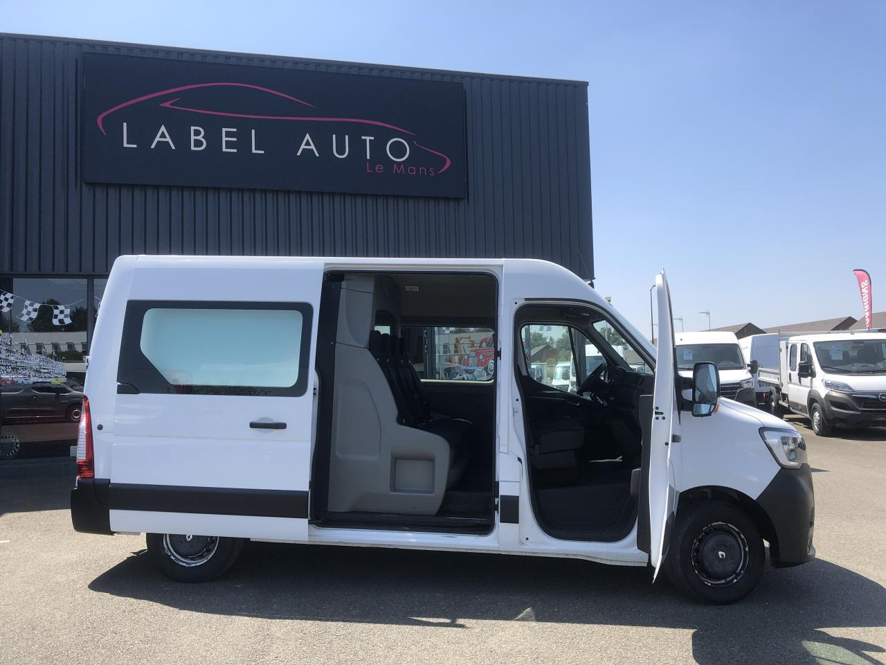 Renault Master F3300 L2H2 2.3 DCI 135CH CABINE APPROFONDIE CONFORT 7 PLACES - Utilitaire double cabine: photos 2 Renault Master F3300 L2H2 2.3 DCI 135CH CABINE APPROFONDIE CONFORT 7 PLACES - Utilitaire double cabine: photos 2