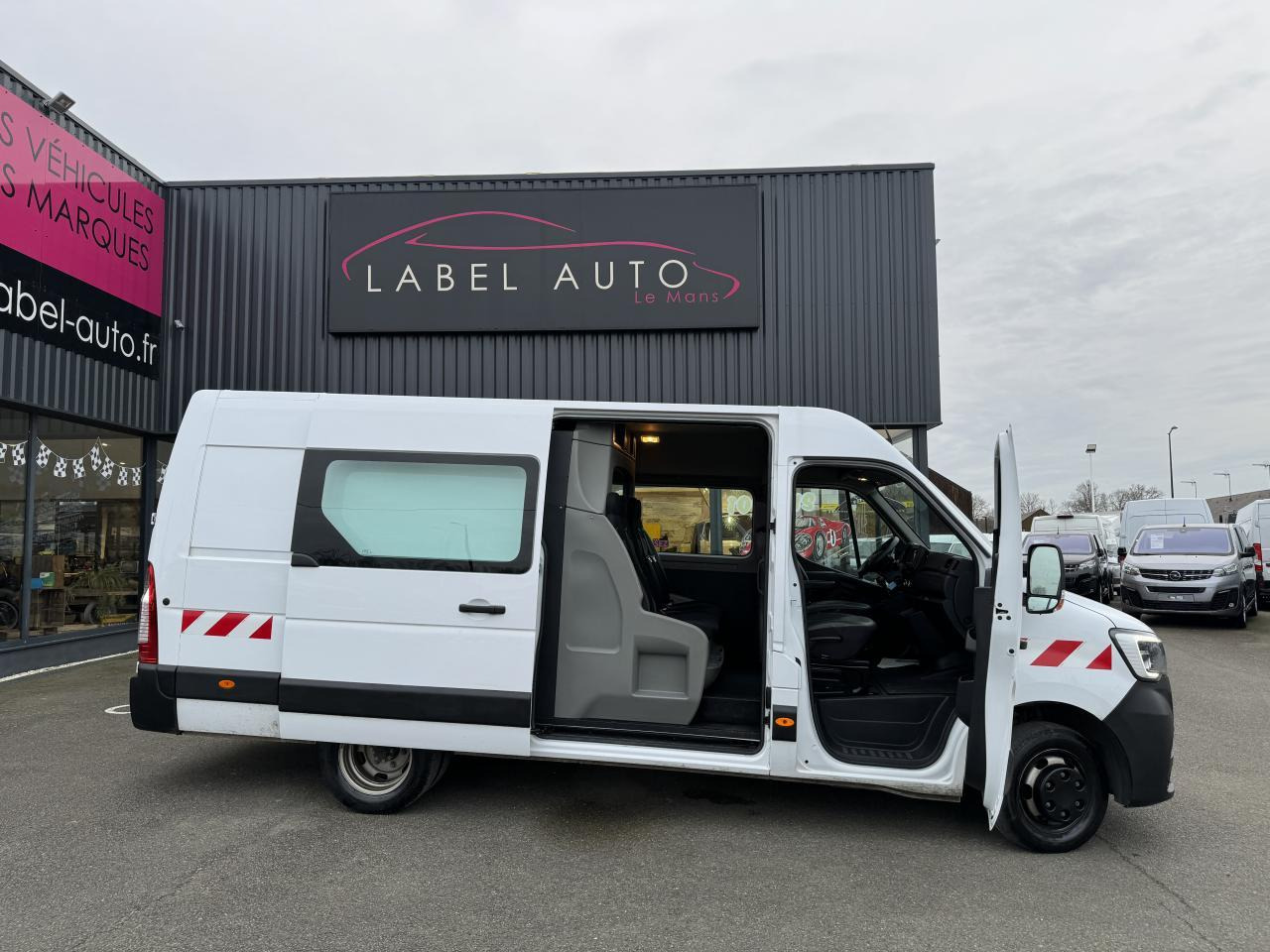 Renault Master F3500 L3H2 2.3 BLUE DCI 135CH CABINE APPROFONDIE 6 PLACES GRAND CONFORT - Utilitaire double cabine: photos 1 Renault Master F3500 L3H2 2.3 BLUE DCI 135CH CABINE APPROFONDIE 6 PLACES GRAND CONFORT - Utilitaire double cabine: photos 1