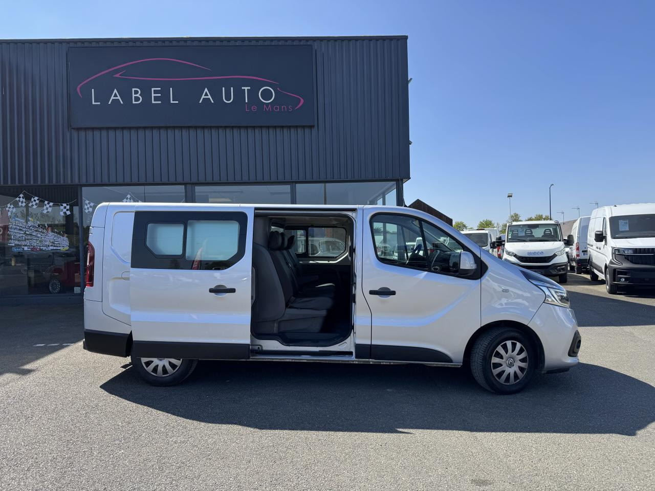 Utilitaire double cabine Renault Trafic L2H1 2.0 DCI 145CH CABINE APPROFONDIE 6 PLACES CONFORT EDC: photos 1