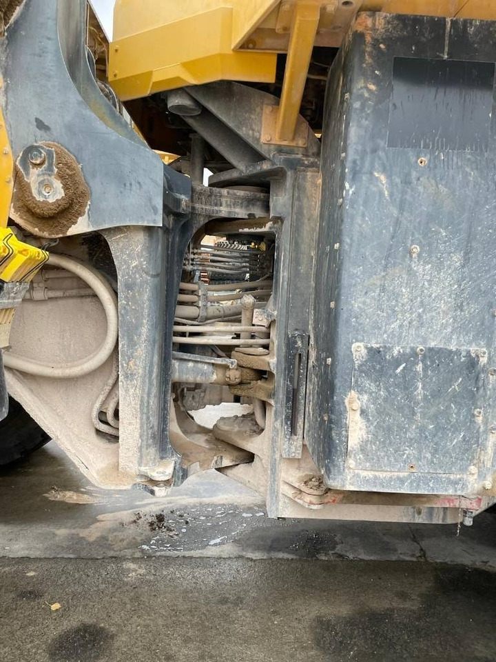 Chargeuse sur pneus Komatsu WA 600-6: photos 14