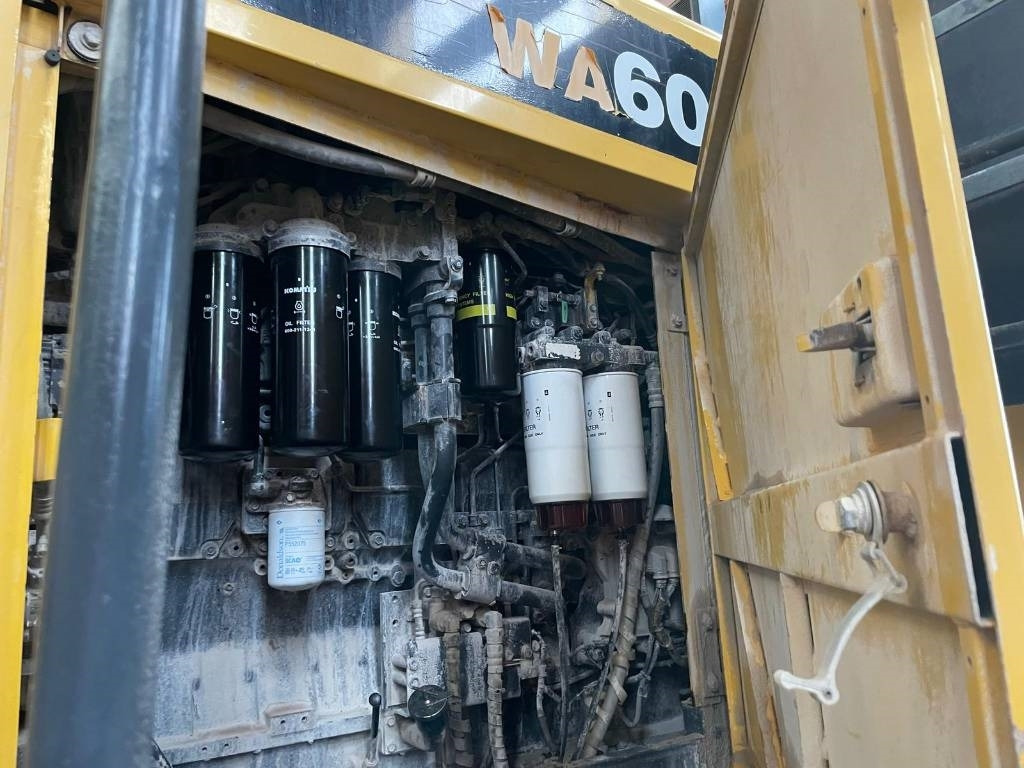 Chargeuse sur pneus Komatsu WA 600-6: photos 23