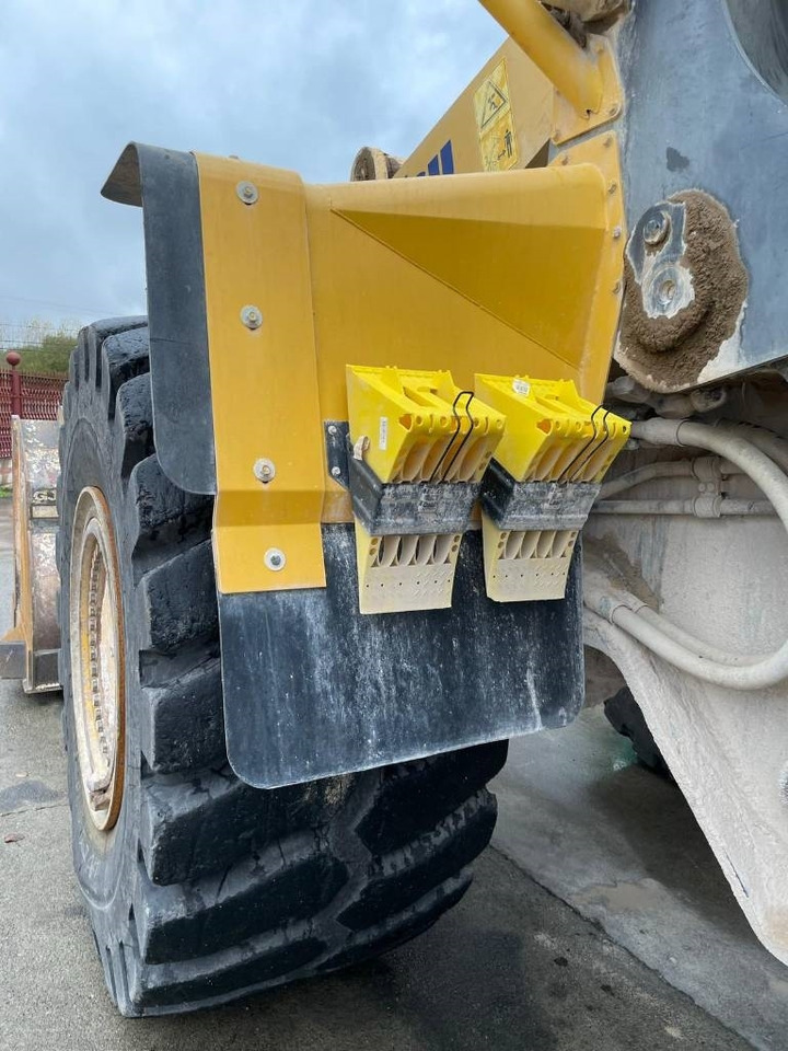 Chargeuse sur pneus Komatsu WA 600-6: photos 22