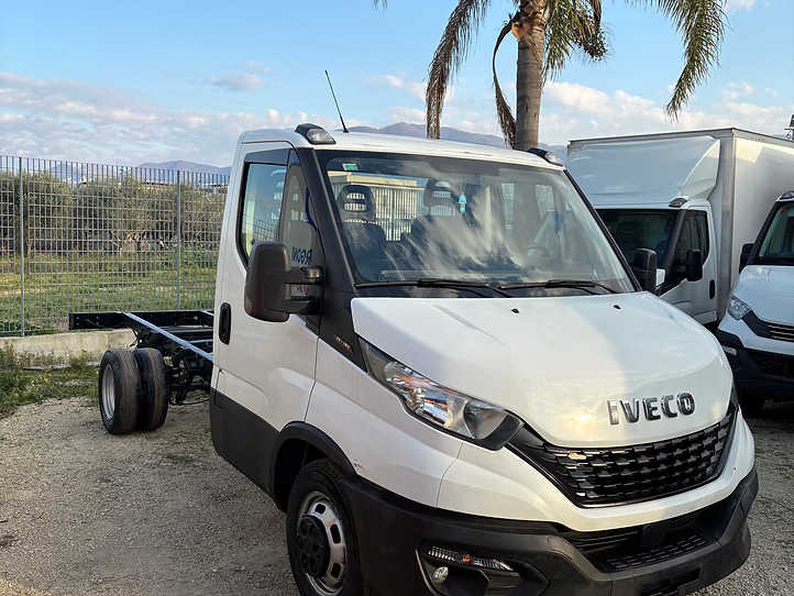 Iveco Daily 35c16 - Véhicule utilitaire: photos 2 Iveco Daily 35c16 - Véhicule utilitaire: photos 2