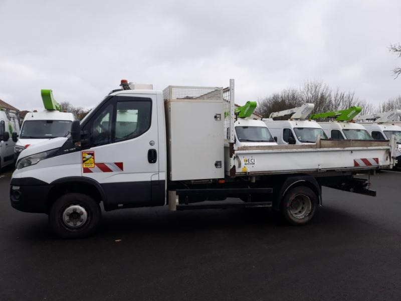 Iveco Daily 70C18 tribenne + coffre - Camion benne: photos 1 Iveco Daily 70C18 tribenne + coffre - Camion benne: photos 1
