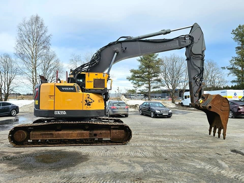 Pelle sur chenille Volvo ECR 235 DL: photos 6