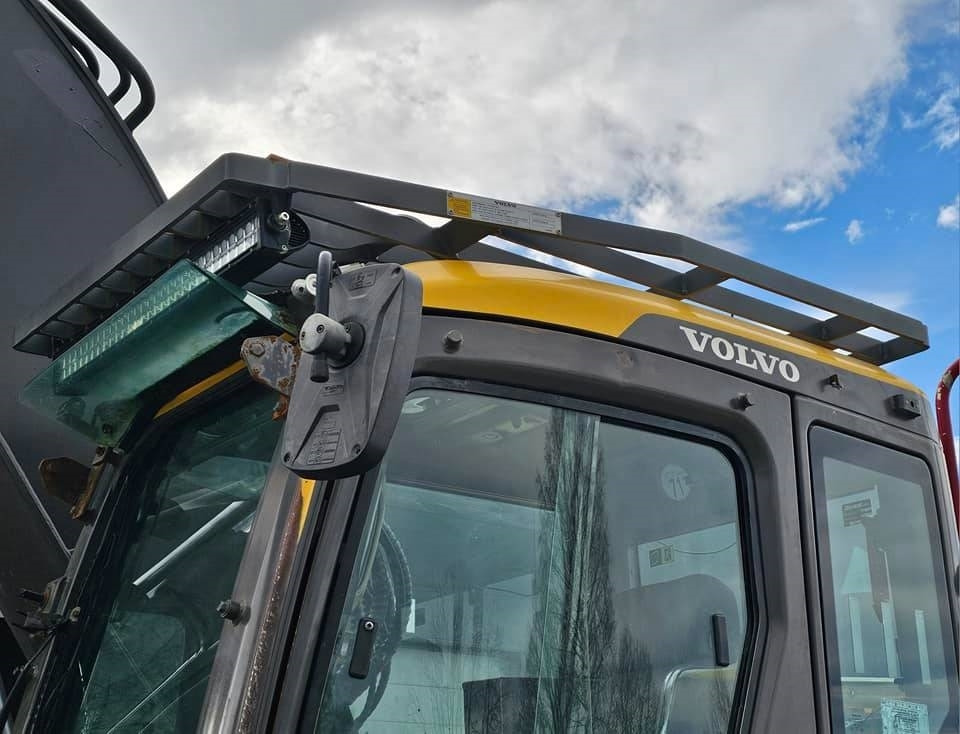 Pelle sur chenille Volvo ECR 235 DL: photos 26