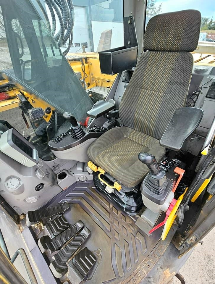 Pelle sur chenille Volvo ECR 235 DL: photos 30