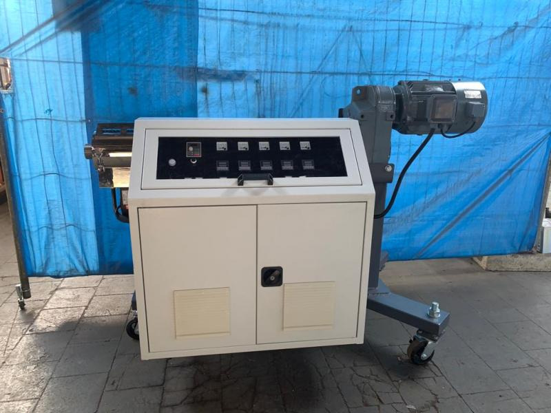 Einschnecken-Extruder PLAST-TEK A-35/30D - Machine-outil: photos 1 Einschnecken-Extruder PLAST-TEK A-35/30D - Machine-outil: photos 1