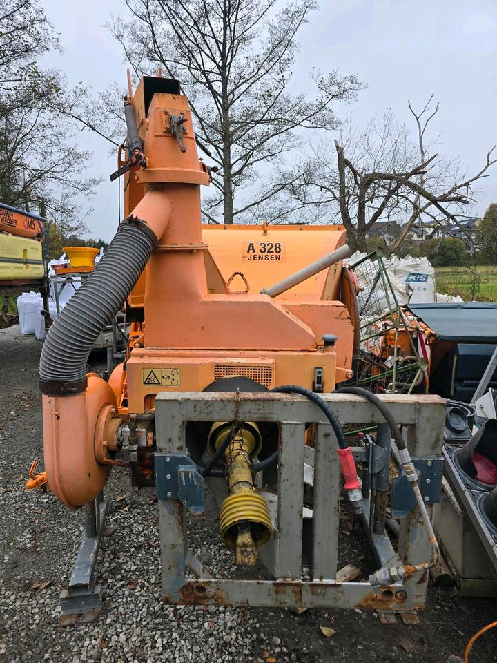 Jensen A328 Holhäcksler Holzhacker Holzschreder passend für Unimog 405 U 300 400 500 527 530 523 - Broyeur de végétaux: photos 3 Jensen A328 Holhäcksler Holzhacker Holzschreder passend für Unimog 405 U 300 400 500 527 530 523 - Broyeur de végétaux: photos 3