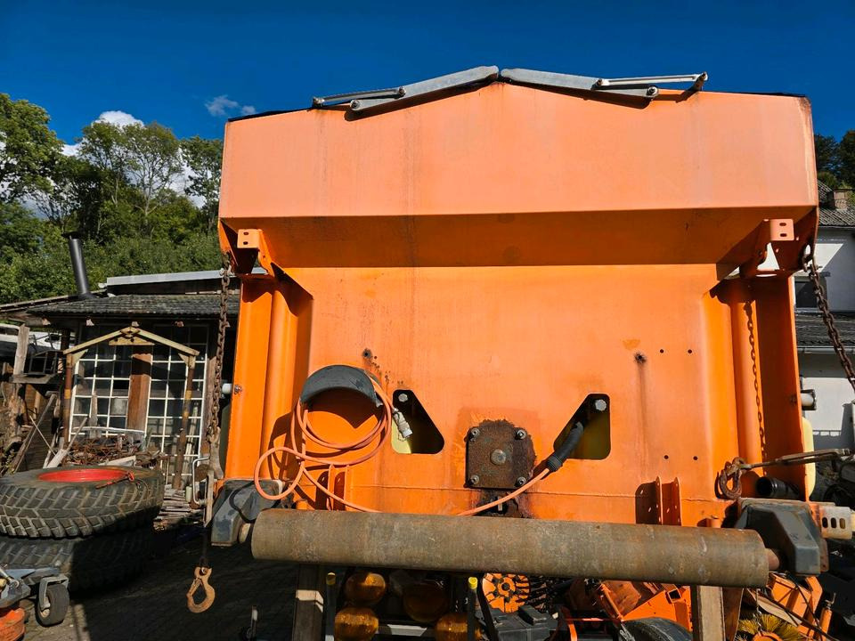 Küpper-Weisser IMSSN E29050WFA Salzstreuer Salzsilo Streuaufsatz für LKW 5m3 - Epandeur de sable: photos 3 Küpper-Weisser IMSSN E29050WFA Salzstreuer Salzsilo Streuaufsatz für LKW 5m3 - Epandeur de sable: photos 3