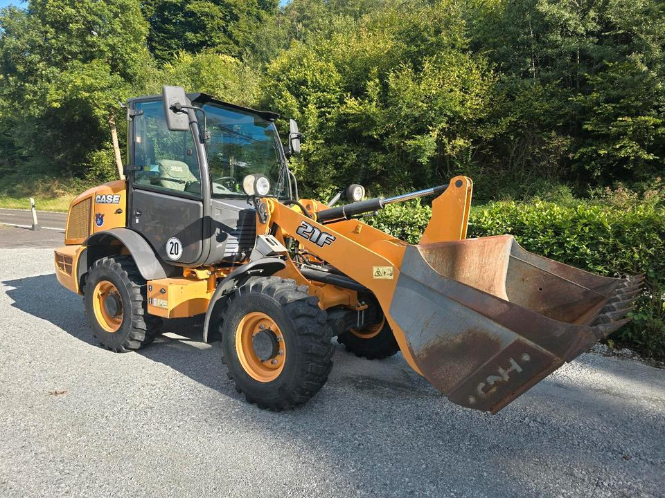 Neuwertiger Radlader Case 21F 21 F N 788 nur 550 Betriebstunden Lader Hoflader Frontlader 4x4 5000kg JCB Kramer - Pelle sur pneus: photos 1 Neuwertiger Radlader Case 21F 21 F N 788 nur 550 Betriebstunden Lader Hoflader Frontlader 4x4 5000kg JCB Kramer - Pelle sur pneus: photos 1