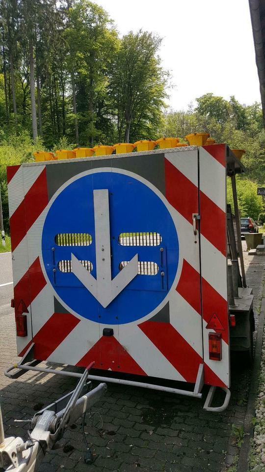 Mersch Absperrtafel Verkehrsleitanhänger VZ615 Verkehrssicherung - Remorque: photos 2 Mersch Absperrtafel Verkehrsleitanhänger VZ615 Verkehrssicherung - Remorque: photos 2