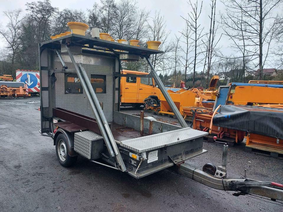 Mersch Absperrtafel Vorwarntafel Verkehrsleitanhänger vz616 nisse - Remorque: photos 3 Mersch Absperrtafel Vorwarntafel Verkehrsleitanhänger vz616 nisse - Remorque: photos 3