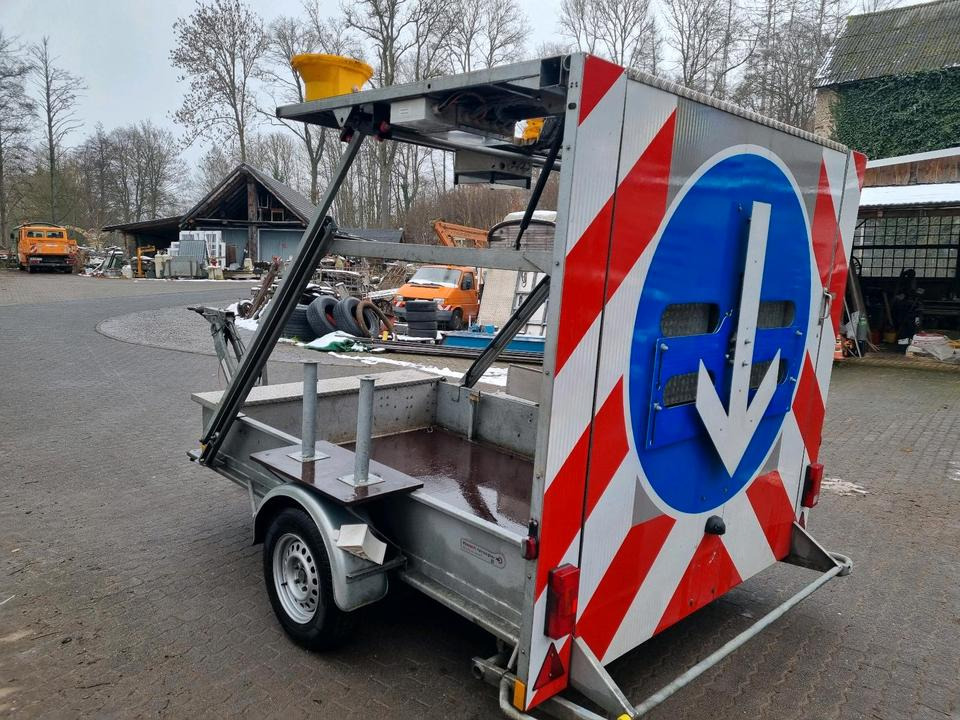 Mersch LED Absperrtafel 2017 Nissen Anlage Verkehrsleitanhänger Verkehrssicherungsanhänger Sperrwand Verkehrsleittafel Verkehrsleitanhänger - Remorque: photos 2 Mersch LED Absperrtafel 2017 Nissen Anlage Verkehrsleitanhänger Verkehrssicherungsanhänger Sperrwand Verkehrsleittafel Verkehrsleitanhänger - Remorque: photos 2