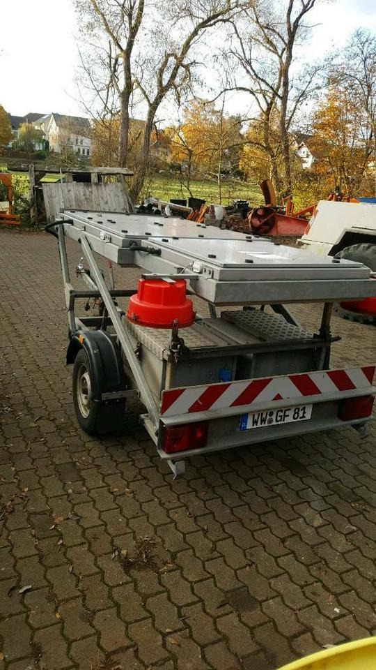 Mersch LED Verkehrsleitanhänger Verkehrsleittafel Nissen Horizont - Remorque: photos 2 Mersch LED Verkehrsleitanhänger Verkehrsleittafel Nissen Horizont - Remorque: photos 2