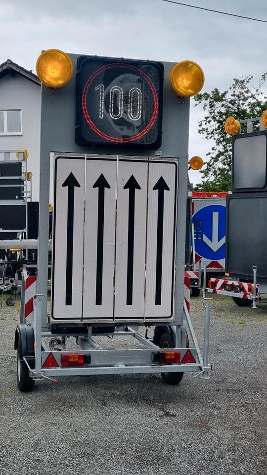 Remorque Nissen Fahrbare Vorwarntafel Typ VLT 1-08-70 Verkehrsleittafel Verkehrsleitanhänger Verkehrssicherungsanhänger Leitanhänger Leittafel Absperrtafel FAT: photos 6