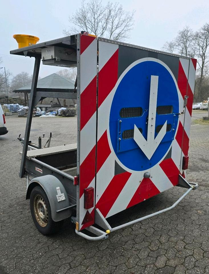Nissen Mersch LED Absperrtafel FAT Sperrwand Fahrbare Verkehrsleitanhänger Verkehrssicherungsanhänger Verkehrsleittafel Verkehrssicherung Baustellenabsicherung - Remorque: photos 4 Nissen Mersch LED Absperrtafel FAT Sperrwand Fahrbare Verkehrsleitanhänger Verkehrssicherungsanhänger Verkehrsleittafel Verkehrssicherung Baustellenabsicherung - Remorque: photos 4
