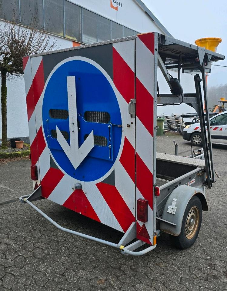 Nissen Mersch LED Absperrtafel FAT Sperrwand Fahrbare Verkehrsleitanhänger Verkehrssicherungsanhänger Verkehrsleittafel Verkehrssicherung Baustellenabsicherung - Remorque: photos 3 Nissen Mersch LED Absperrtafel FAT Sperrwand Fahrbare Verkehrsleitanhänger Verkehrssicherungsanhänger Verkehrsleittafel Verkehrssicherung Baustellenabsicherung - Remorque: photos 3