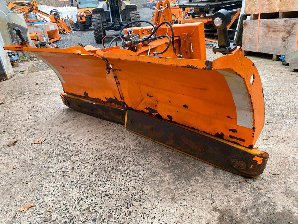 SaMASZ PSV 201 G V-Pflug Keilpflug Variopflug Schneeschieber Schneeschild Winterdienst Räumschild Schneepflug passend für Traktor Fronthydraulik - Lame à neige: photos 4 SaMASZ PSV 201 G V-Pflug Keilpflug Variopflug Schneeschieber Schneeschild Winterdienst Räumschild Schneepflug passend für Traktor Fronthydraulik - Lame à neige: photos 4