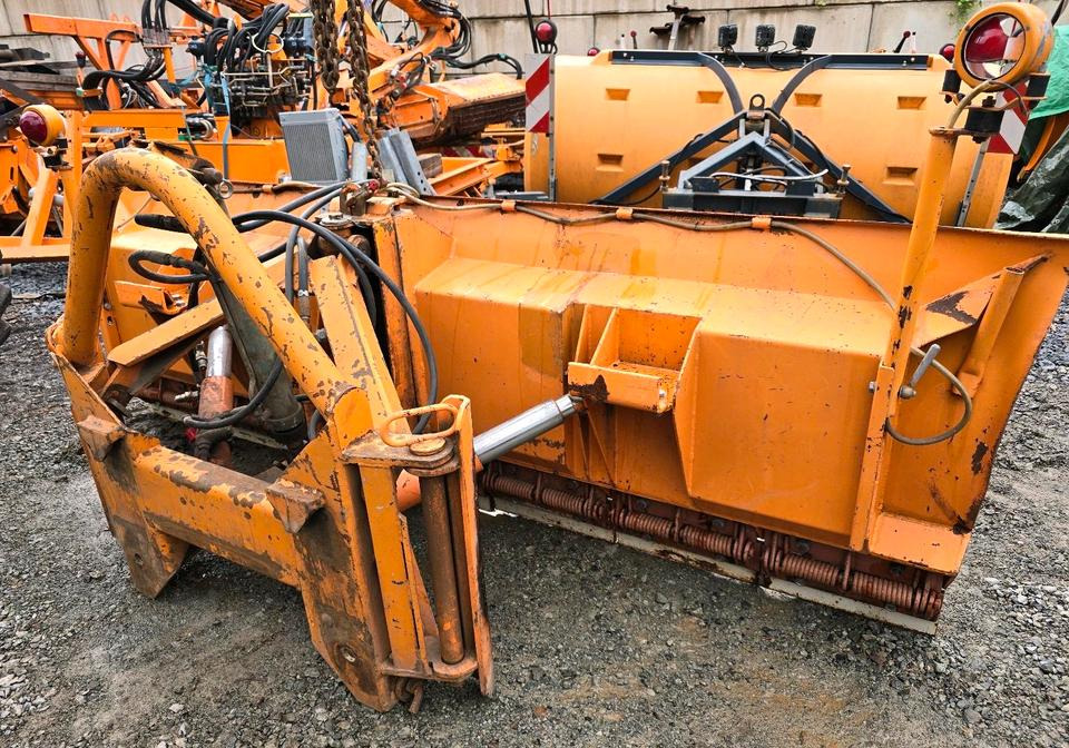 Schmidt Schneepflug F3 Schneeschild Schneeschieber CP3 3 2 1 für Unimog Mercedes-Benz - Lame à neige: photos 1 Schmidt Schneepflug F3 Schneeschild Schneeschieber CP3 3 2 1 für Unimog Mercedes-Benz - Lame à neige: photos 1