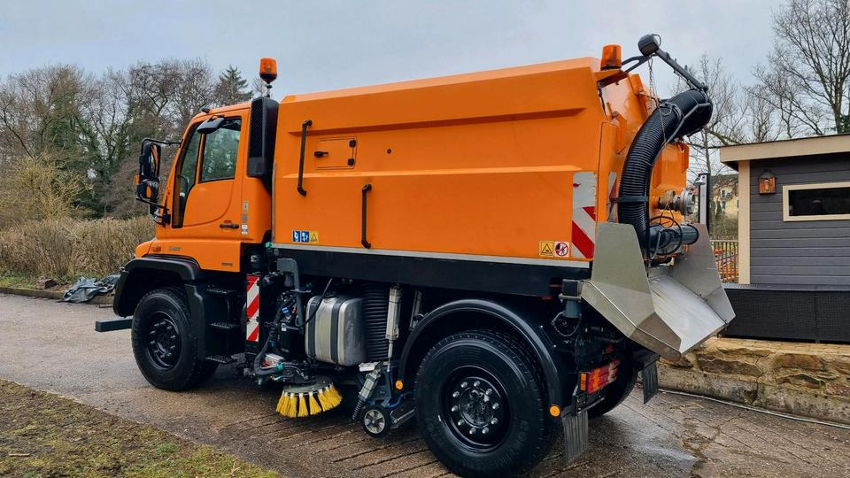 Unimog 9400km U400 405 Kehrmaschine SK 370 Schmidt Mercedes Benz Variopilot Kehraufbau Hydrostat 2011 Bluetec 5 - Balayeuse de voirie: photos 3 Unimog 9400km U400 405 Kehrmaschine SK 370 Schmidt Mercedes Benz Variopilot Kehraufbau Hydrostat 2011 Bluetec 5 - Balayeuse de voirie: photos 3