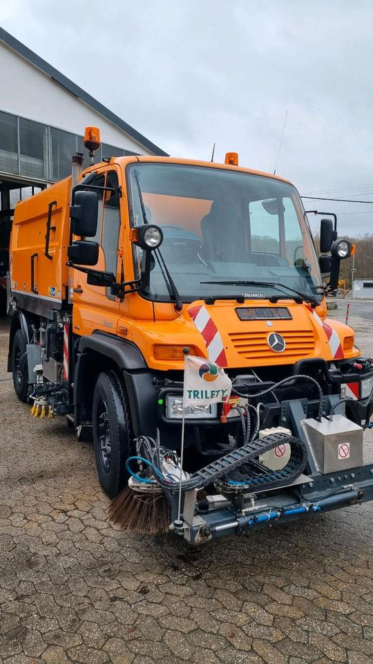 Unimog Kehrmaschine U400 405 Mercedes-Benz Hydrostat Wechsellenkung Variopilot - Balayeuse de voirie: photos 4 Unimog Kehrmaschine U400 405 Mercedes-Benz Hydrostat Wechsellenkung Variopilot - Balayeuse de voirie: photos 4