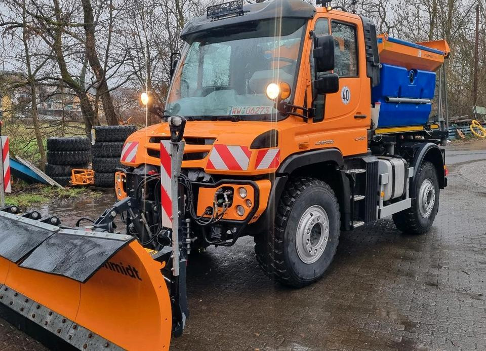 Zu vermieten Unimog 405 U427 Winterdienst Schmidt Salzstreuer 423 429 430 Mercedes Benz 318 527 Vermietung - Engin de déneigement: photos 1 Zu vermieten Unimog 405 U427 Winterdienst Schmidt Salzstreuer 423 429 430 Mercedes Benz 318 527 Vermietung - Engin de déneigement: photos 1