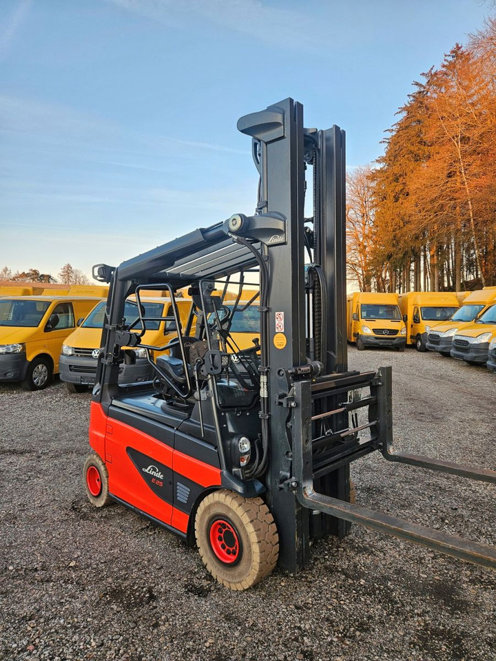 Linde E25 R Roadster , 6.880mm Hubhöhe, StVZO hydr. Zi - Chariot élévateur électrique: photos 2 Linde E25 R Roadster , 6.880mm Hubhöhe, StVZO hydr. Zi - Chariot élévateur électrique: photos 2