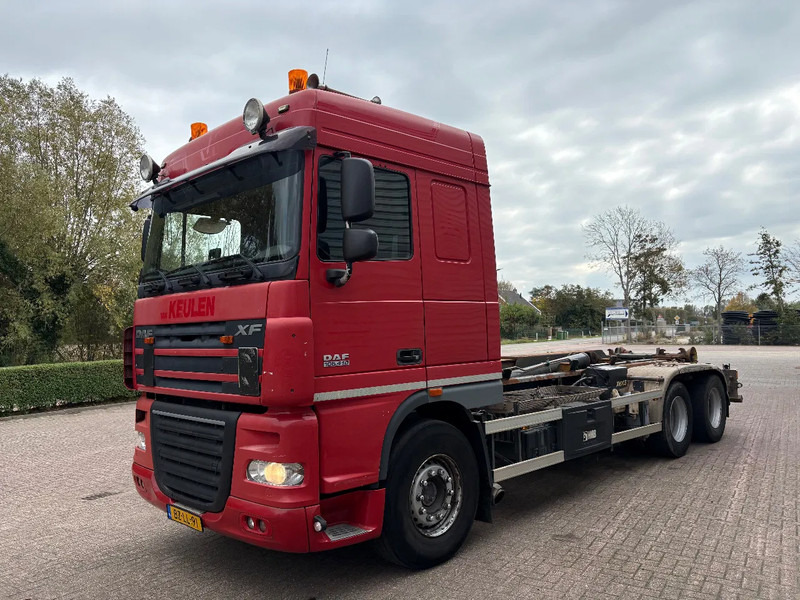 DAF XF 105 . 410 / 6X2 / MULTILIFT XR 26S61 / APK - TUV OKTOBER 2025 / EURO 5 / AUTOMAAT / - Camion ampliroll: photos 2 DAF XF 105 . 410 / 6X2 / MULTILIFT XR 26S61 / APK - TUV OKTOBER 2025 / EURO 5 / AUTOMAAT / - Camion ampliroll: photos 2