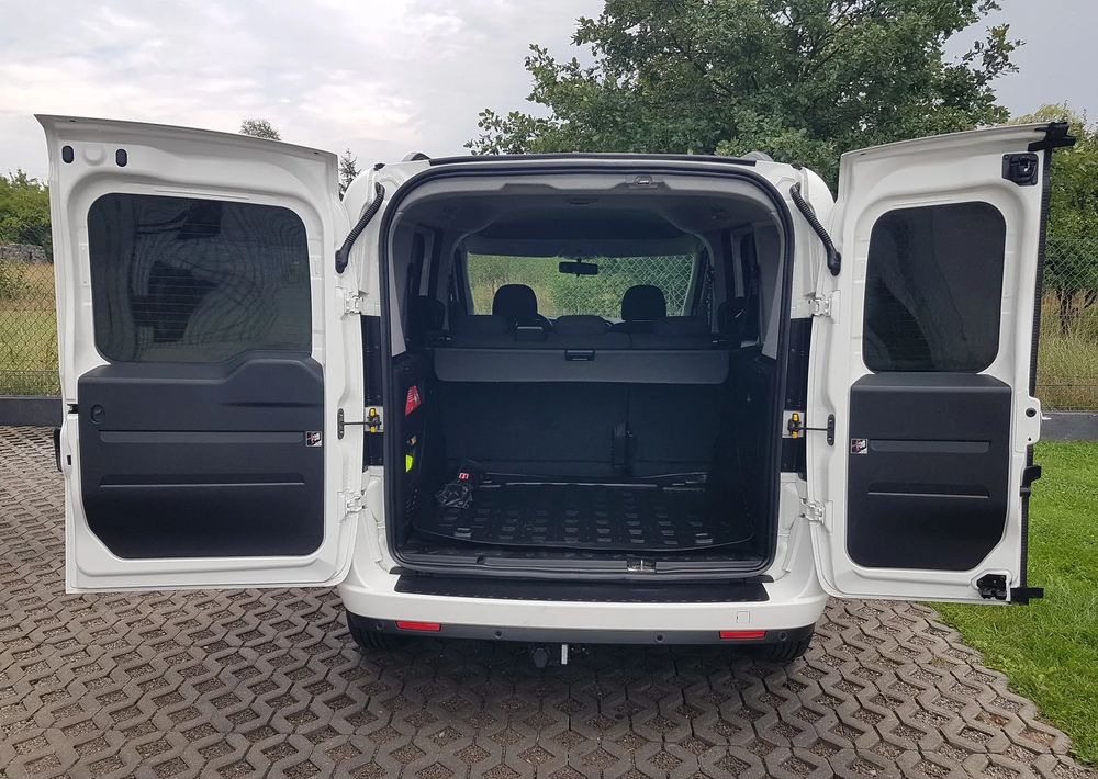 Fiat Doblo 1.6 Multijet 16V Easy - Voiture: photos 5 Fiat Doblo 1.6 Multijet 16V Easy - Voiture: photos 5