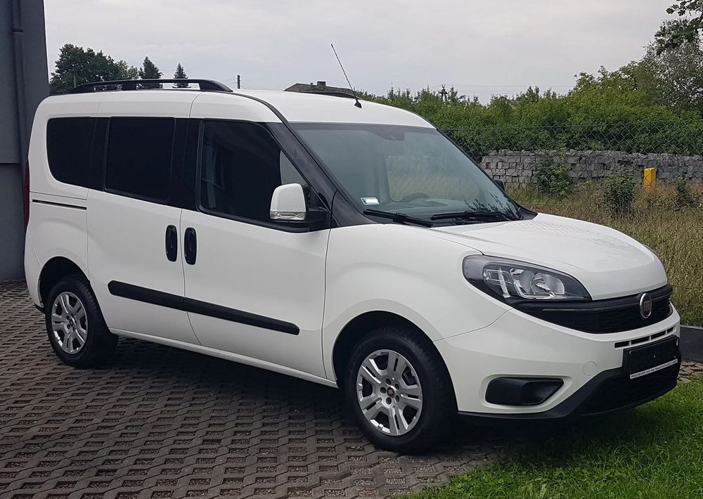 Fiat Doblo 1.6 Multijet 16V Easy - Voiture: photos 1 Fiat Doblo 1.6 Multijet 16V Easy - Voiture: photos 1