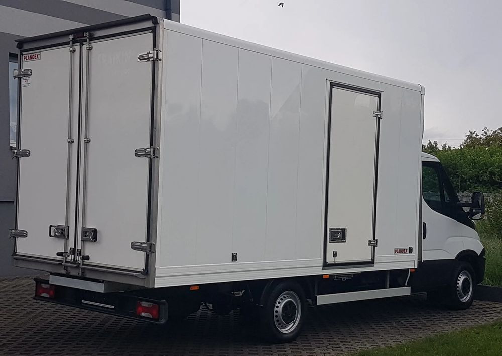Iveco DAILY 3,0 KLIMA 8EP KONTENER 4,22x2,10x2,11 AC KRAJOWY DMC 3500 KG 35S15 - Fourgon grand volume: photos 4 Iveco DAILY 3,0 KLIMA 8EP KONTENER 4,22x2,10x2,11 AC KRAJOWY DMC 3500 KG 35S15 - Fourgon grand volume: photos 4