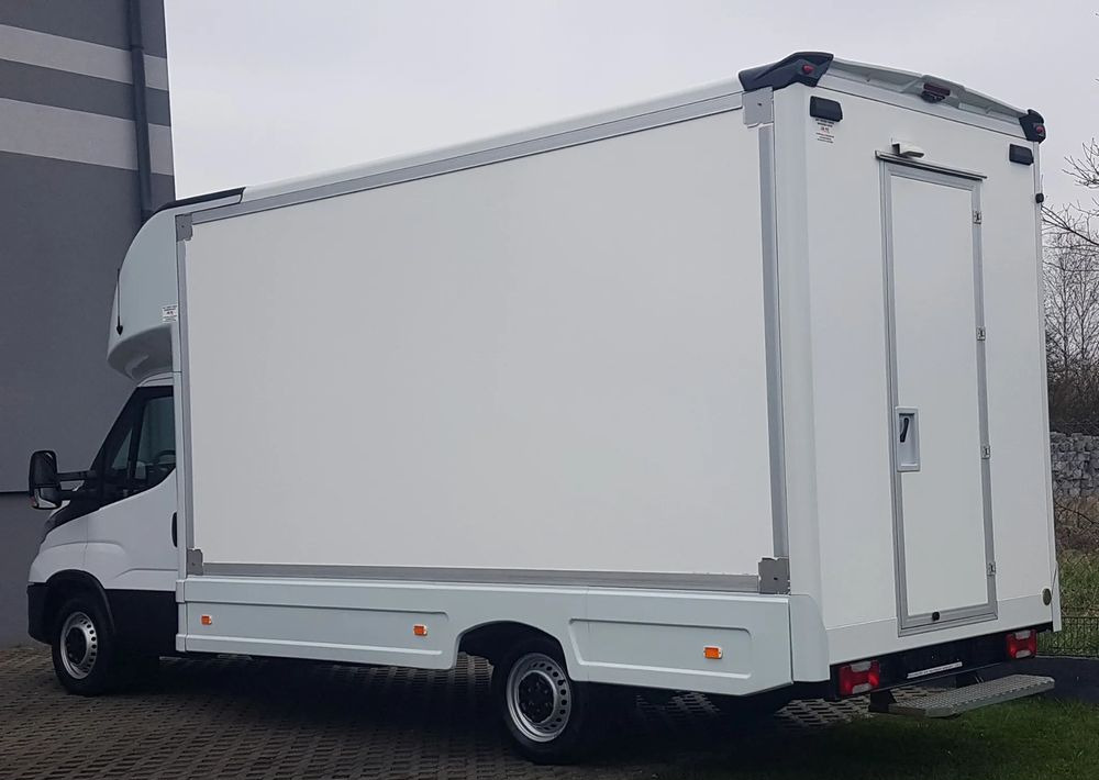 Iveco DAILY KONTENER NISKOPODŁOGOWY 4,43x2,23x2,42 SKLEP BAR FOODTRUCK KAMPER KLIMA - Fourgon grand volume: photos 3 Iveco DAILY KONTENER NISKOPODŁOGOWY 4,43x2,23x2,42 SKLEP BAR FOODTRUCK KAMPER KLIMA - Fourgon grand volume: photos 3