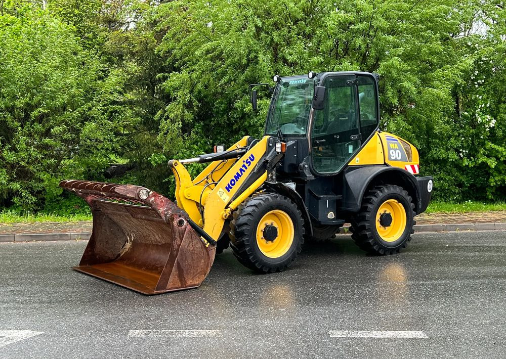 Komatsu Ładowarka KOMATSU WA 90 STAN IDEALNY - Chargeuse sur pneus: photos 1 Komatsu Ładowarka KOMATSU WA 90 STAN IDEALNY - Chargeuse sur pneus: photos 1