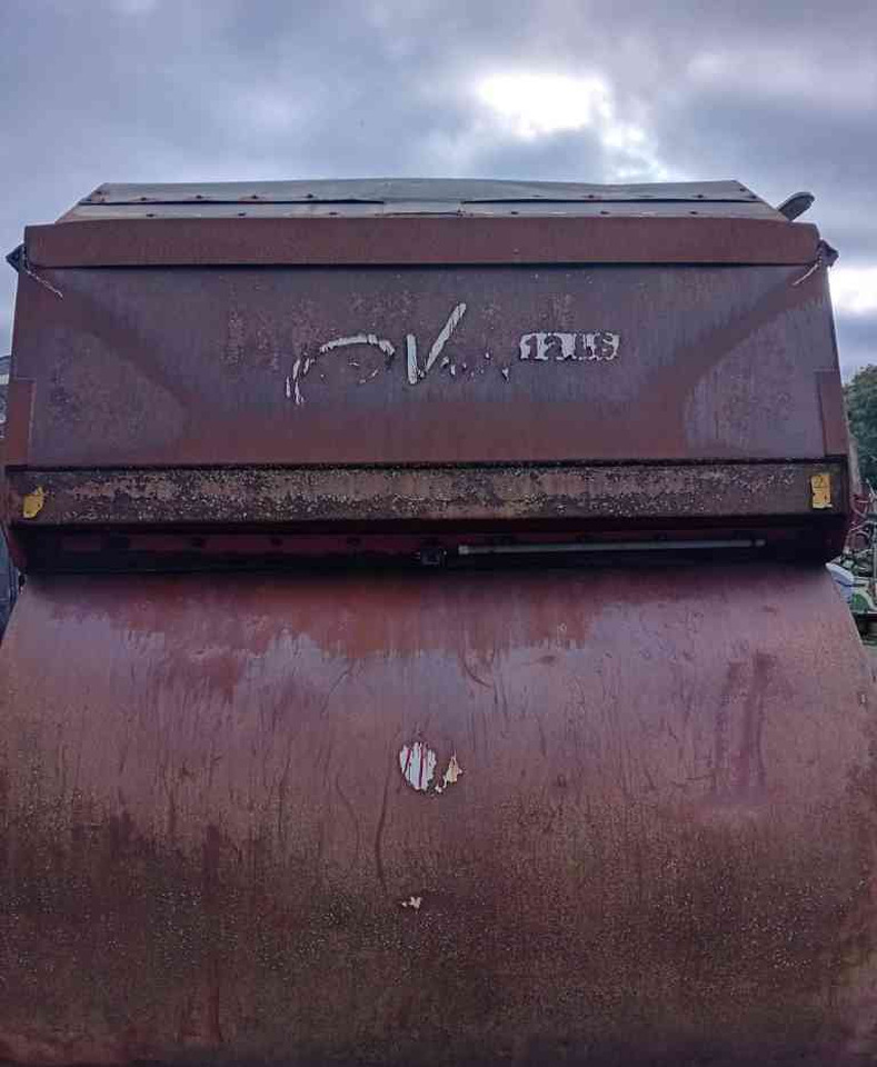 BVL V-Mix Plus 12 LS voermengwagen voermachines - Mélangeuse: photos 4 BVL V-Mix Plus 12 LS voermengwagen voermachines - Mélangeuse: photos 4