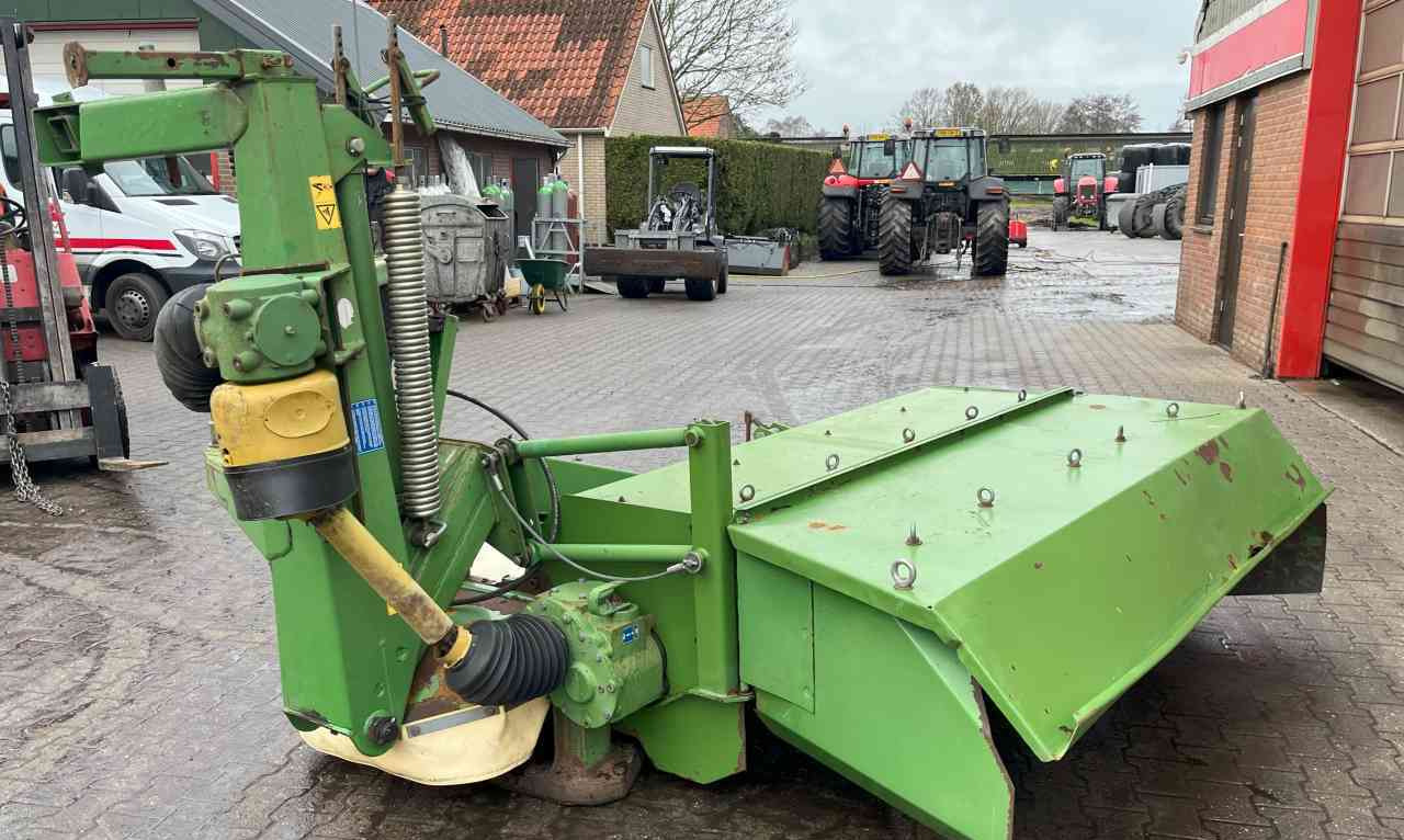 Krone Easycut 280 CV achtermaaier schijvenmaaier kneuzer weidebouwmachines - Faucheuse: photos 3 Krone Easycut 280 CV achtermaaier schijvenmaaier kneuzer weidebouwmachines - Faucheuse: photos 3