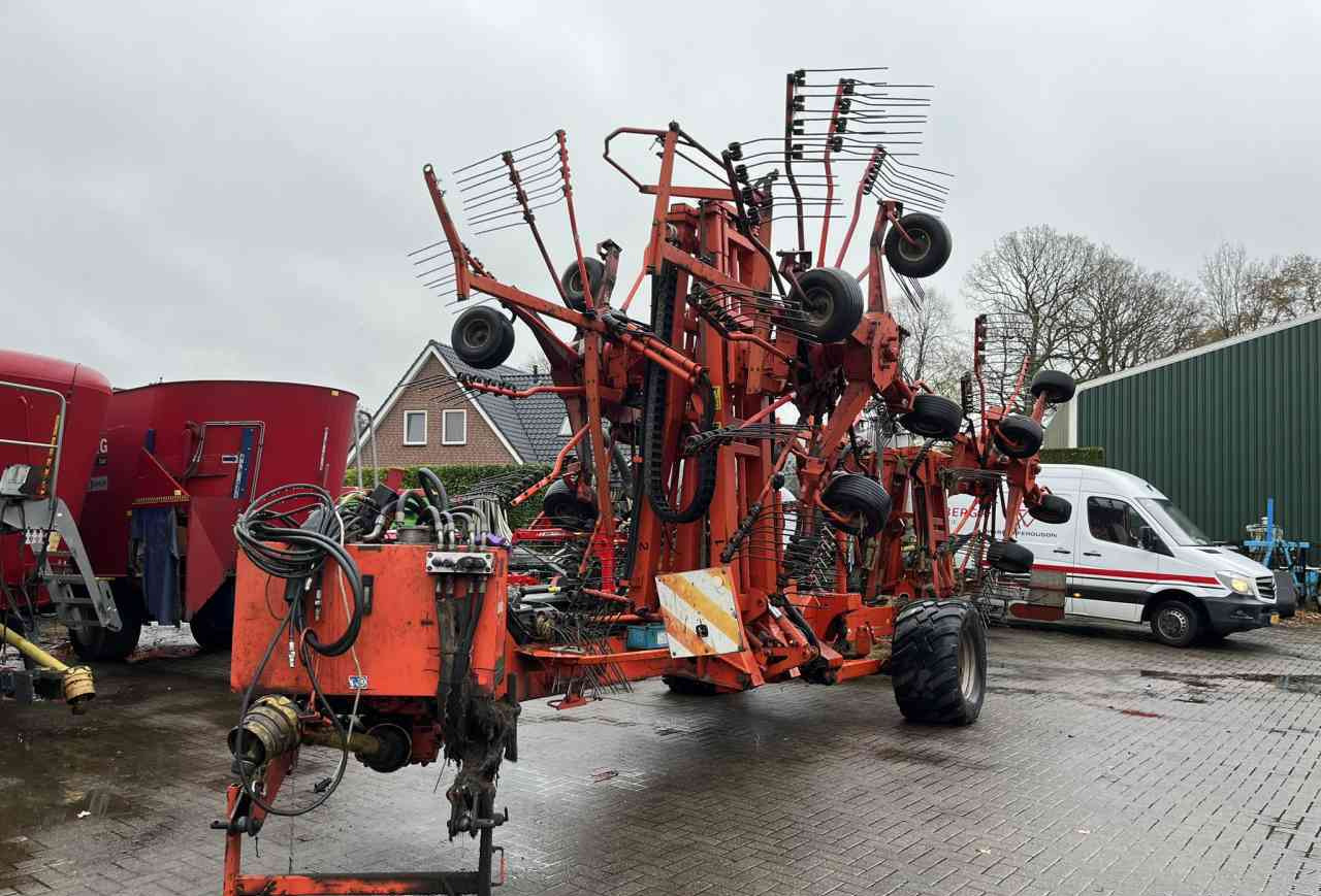 Kuhn GA 15021 4 elements hark, rotorhark, zwiller, rugger, weidebouwmachines - Faneuse: photos 2 Kuhn GA 15021 4 elements hark, rotorhark, zwiller, rugger, weidebouwmachines - Faneuse: photos 2