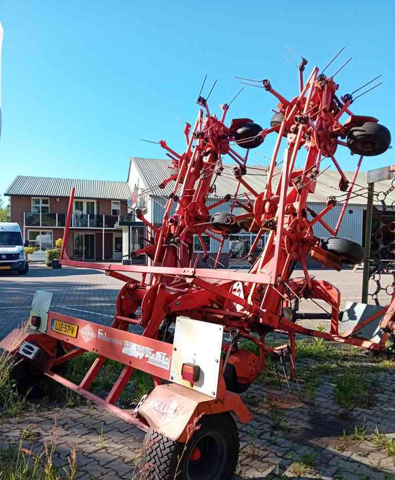 Kuhn GF10601TO schudder, weidebouwmachines - Faneuse: photos 3 Kuhn GF10601TO schudder, weidebouwmachines - Faneuse: photos 3