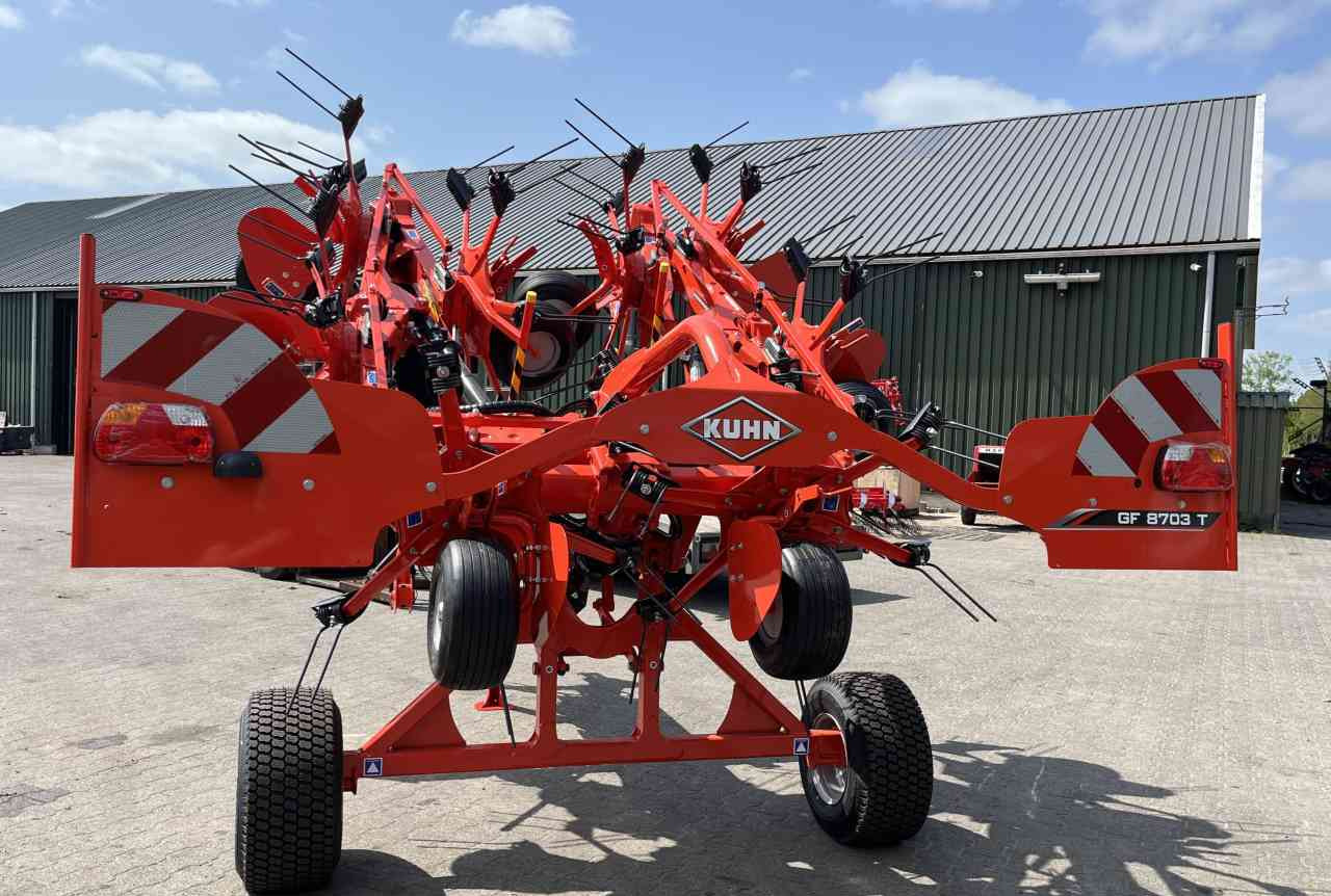 Kuhn GF8703T Schudder Tedder Kreiselheuer weidebouwmachines - Faneuse: photos 4 Kuhn GF8703T Schudder Tedder Kreiselheuer weidebouwmachines - Faneuse: photos 4