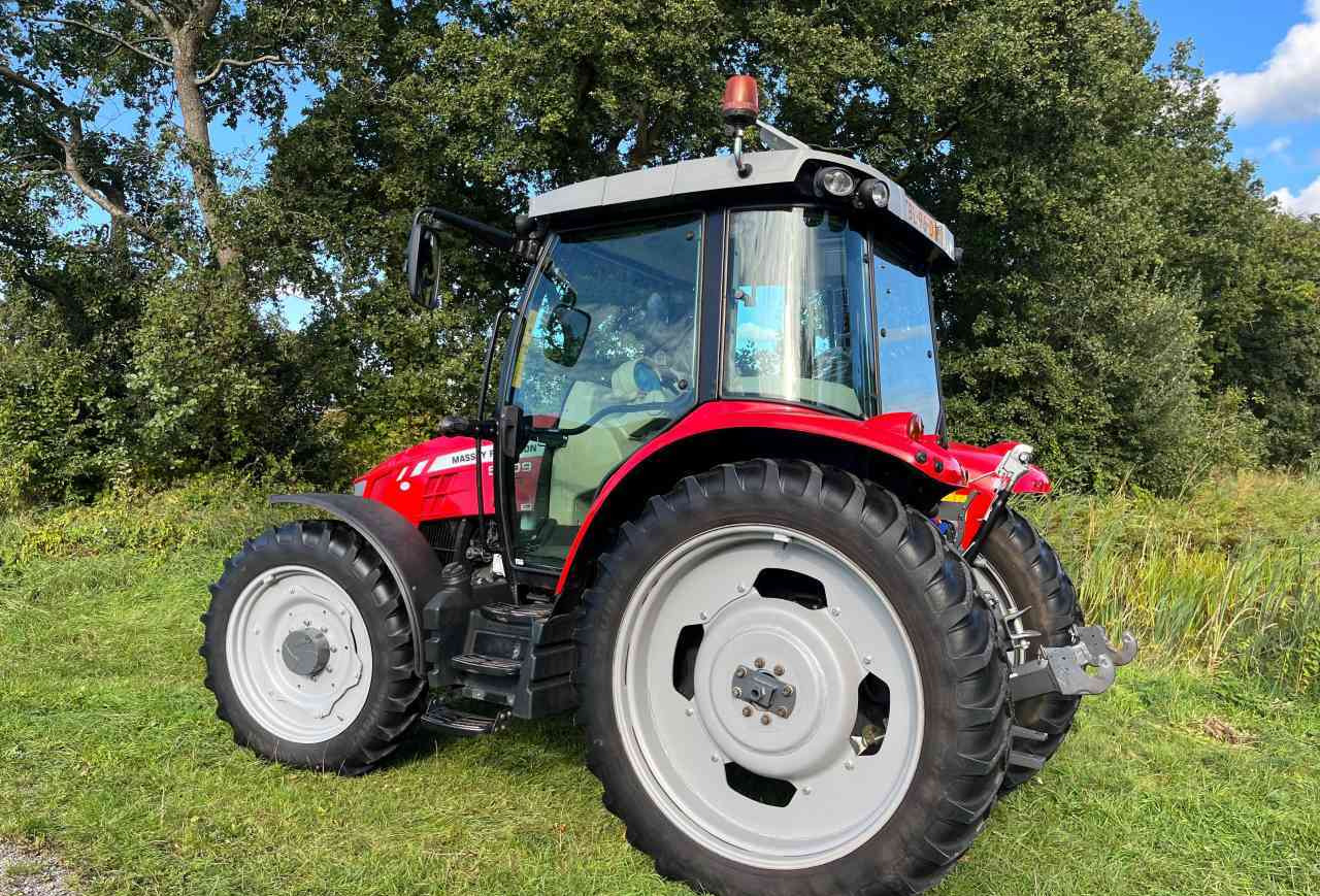 Massey Ferguson 5609 Dyna-4 Essential - Tracteur agricole: photos 3 Massey Ferguson 5609 Dyna-4 Essential - Tracteur agricole: photos 3