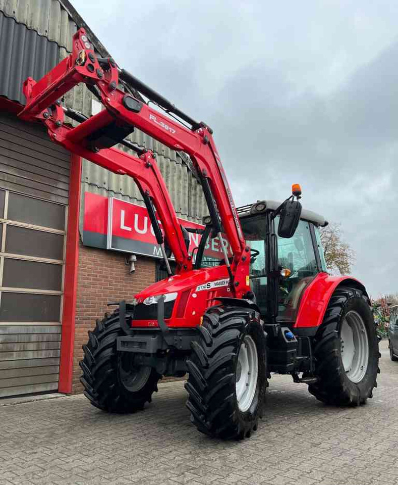Massey Ferguson 5710S Dyna-4 Essential Voorlader Tractoren - Tracteur agricole: photos 2 Massey Ferguson 5710S Dyna-4 Essential Voorlader Tractoren - Tracteur agricole: photos 2