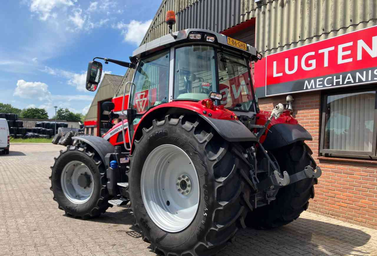 Massey Ferguson 5S.125 Dyna-4 Essential tractoren. - Tracteur agricole: photos 4 Massey Ferguson 5S.125 Dyna-4 Essential tractoren. - Tracteur agricole: photos 4