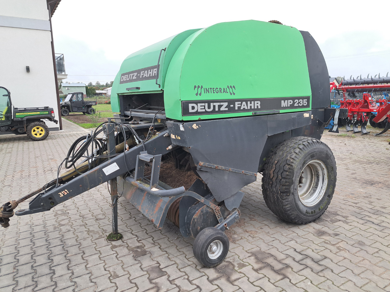 Deutz fahr MP235 - Presse à balles rondes: photos 1 Deutz fahr MP235 - Presse à balles rondes: photos 1