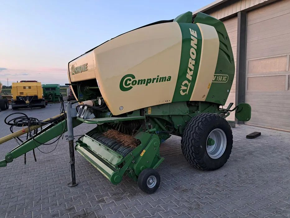 Prasa rolująca Krone Comprima 150XC - Presse à balles rondes: photos 4 Prasa rolująca Krone Comprima 150XC - Presse à balles rondes: photos 4