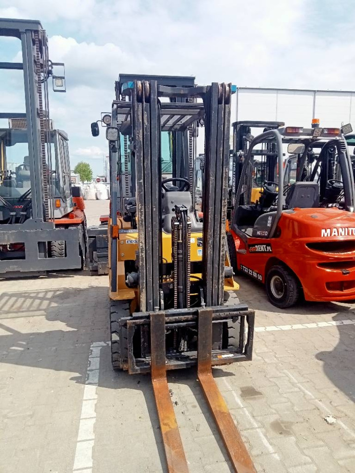 CAT GP 18 NT - Chariot élévateur à gaz: photos 3 CAT GP 18 NT - Chariot élévateur à gaz: photos 3