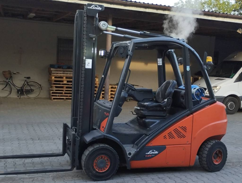 Chariot élévateur à gaz Linde H 25 T - 02: photos 10