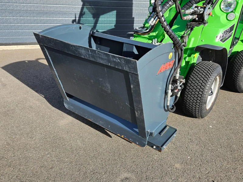 Avant 900 Zand- en zoutstrooier - Accessoire pour Machine agricole: photos 4 Avant 900 Zand- en zoutstrooier - Accessoire pour Machine agricole: photos 4