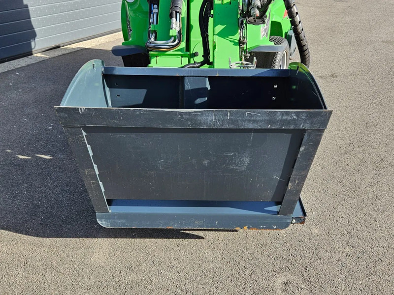 Avant 900 Zand- en zoutstrooier - Accessoire pour Machine agricole: photos 2 Avant 900 Zand- en zoutstrooier - Accessoire pour Machine agricole: photos 2