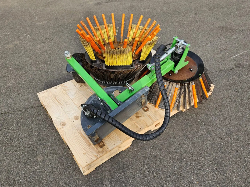 Avant Tuin en park Onkruidborstel - Accessoire pour Machine agricole: photos 3 Avant Tuin en park Onkruidborstel - Accessoire pour Machine agricole: photos 3